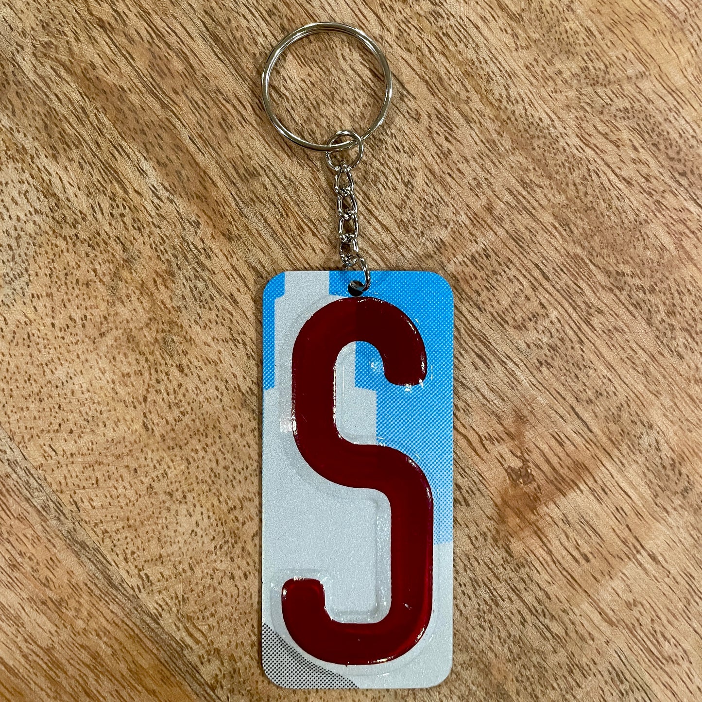 Personalized License Plate Letter Keychain – Transportation Birthday Party Favor – Car & Truck Theme – Custom Initial Gift for Kids