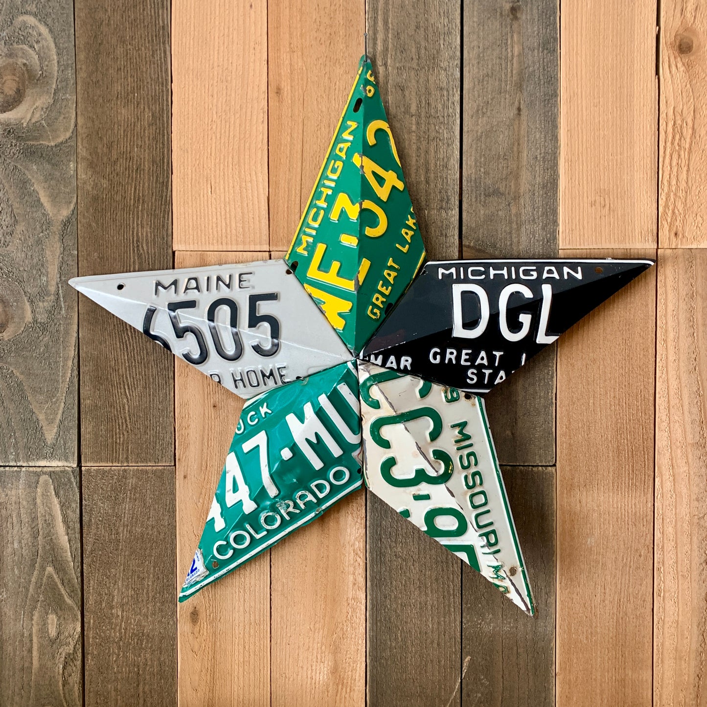 Vintage License Plate 5-Point Barn Star