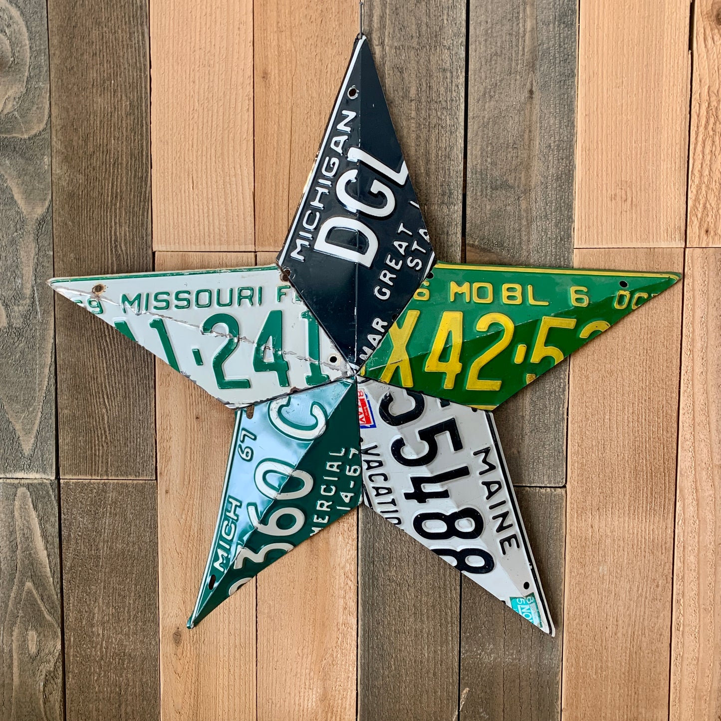 Vintage License Plate 5-Point Barn Star