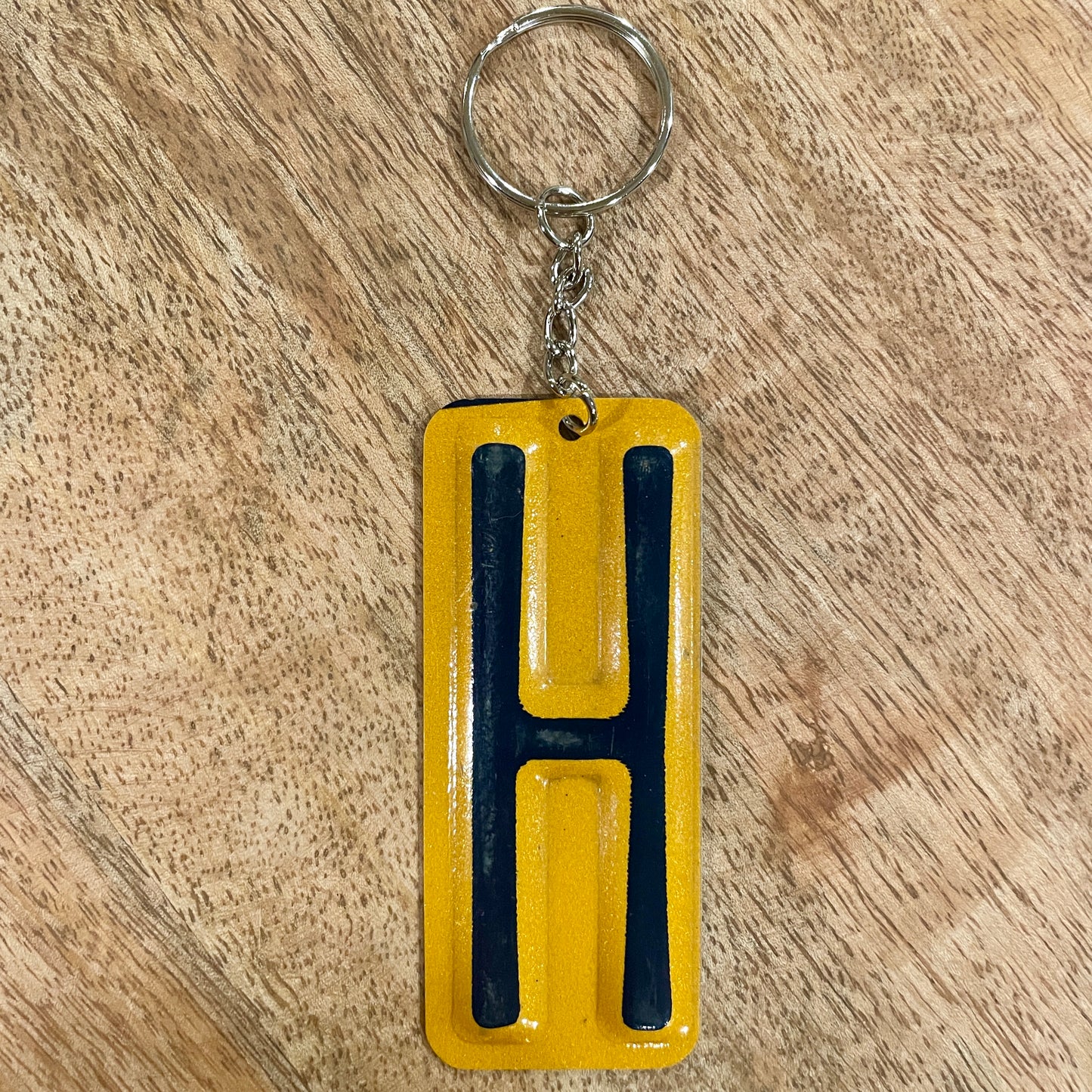 Personalized License Plate Letter Keychain – Transportation Birthday Party Favor – Car & Truck Theme – Custom Initial Gift for Kids