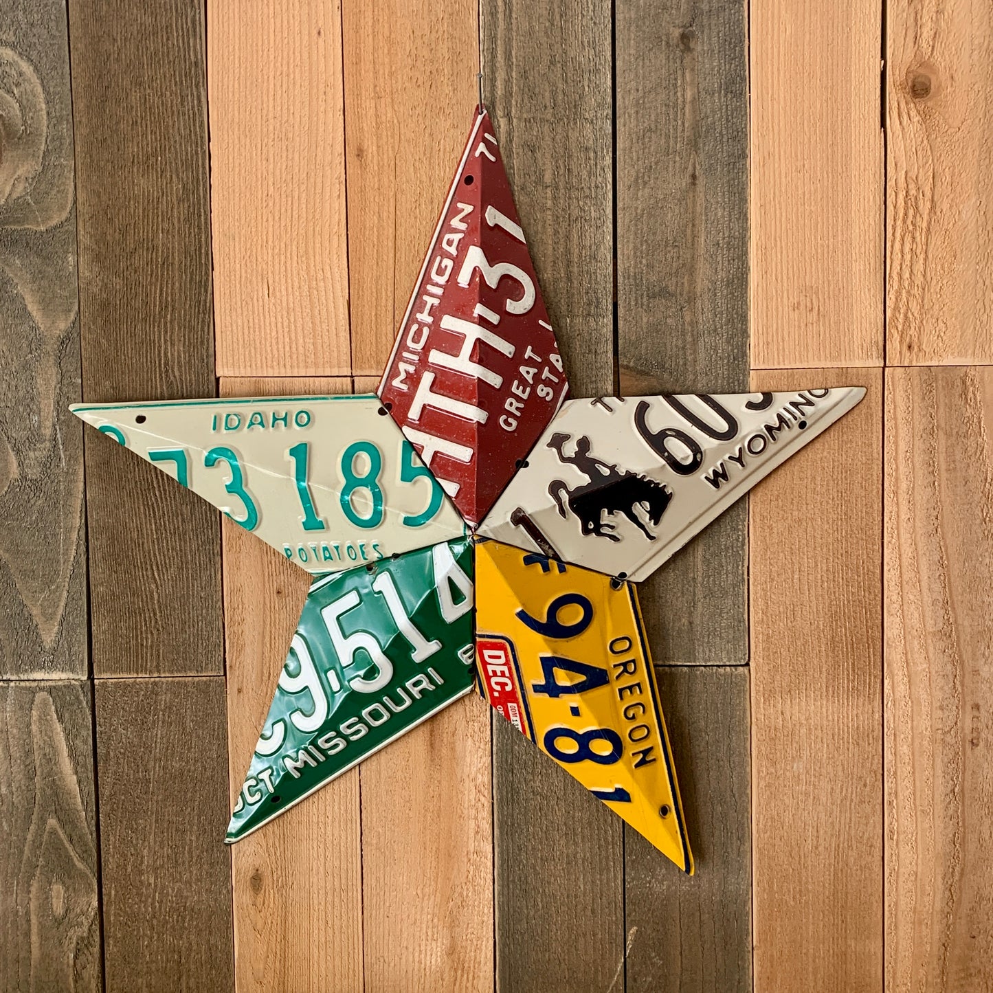 Vintage License Plate5-Point Barn Star