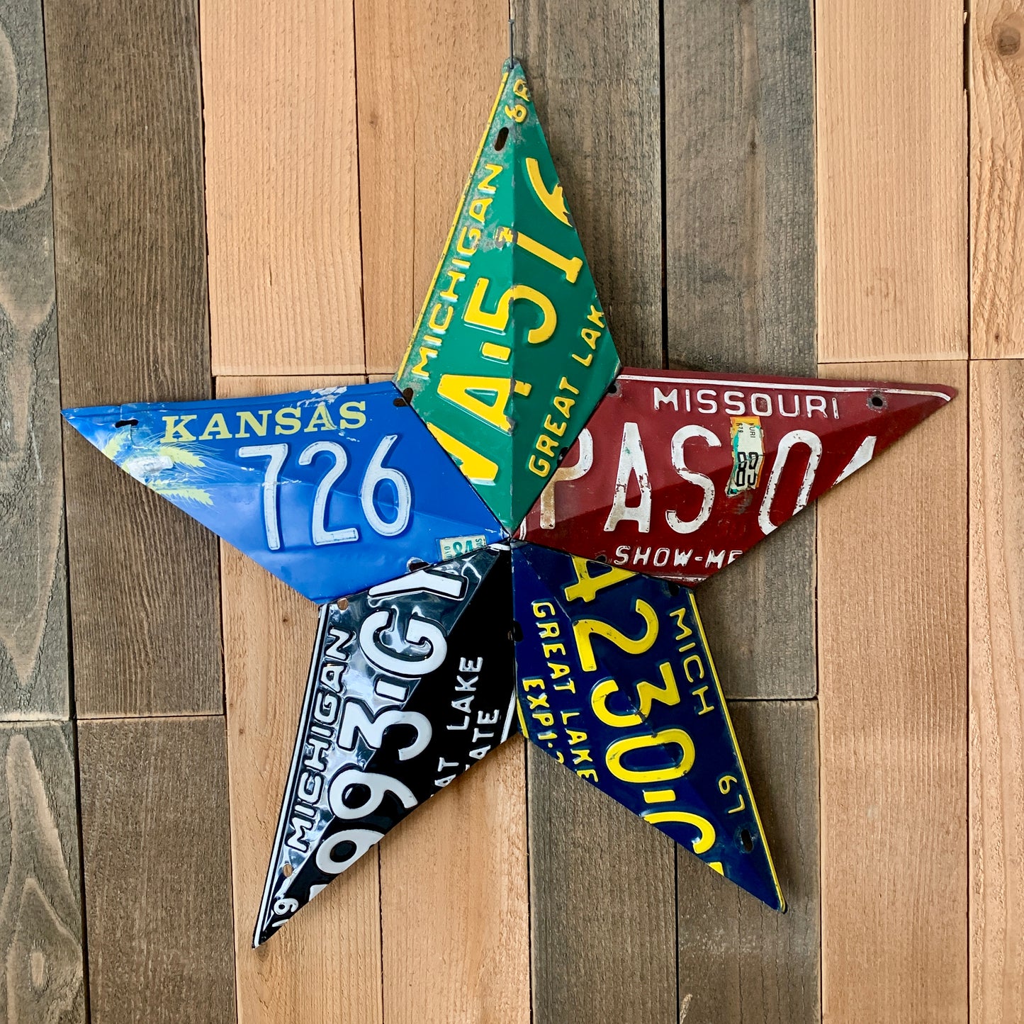 Vintage License Plate 5-Point Barn Star